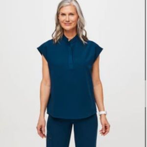 FIGS Size M Deep Reef Rafaela Scrub Top- Like New!